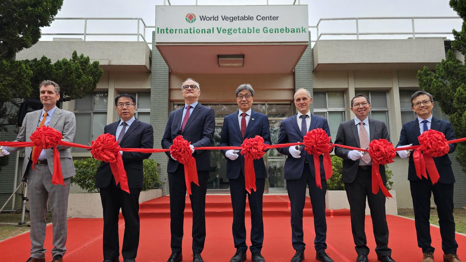 農業部長出席亞蔬種原庫翻新落成儀式