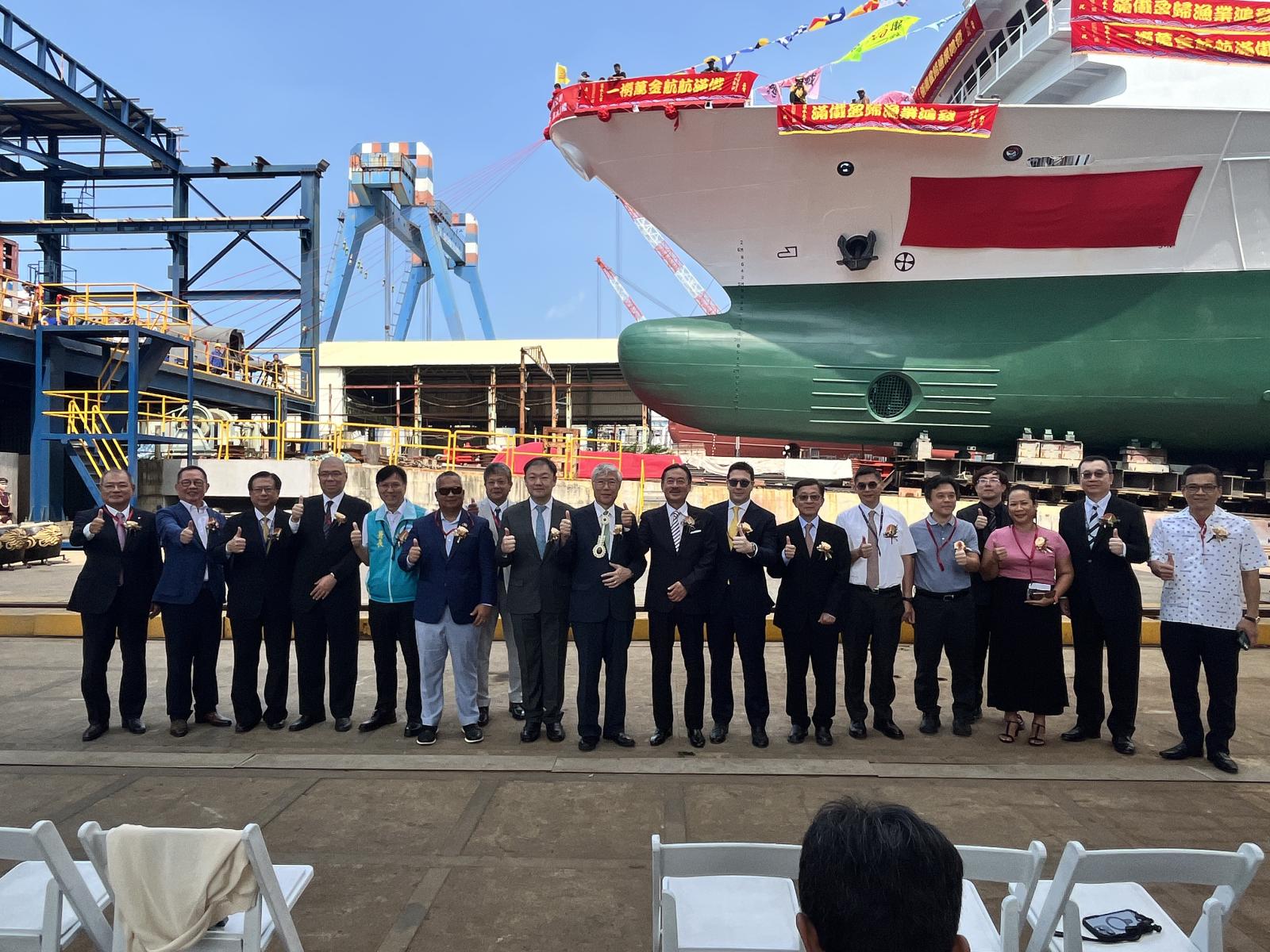 新造圍網漁船進水典禮