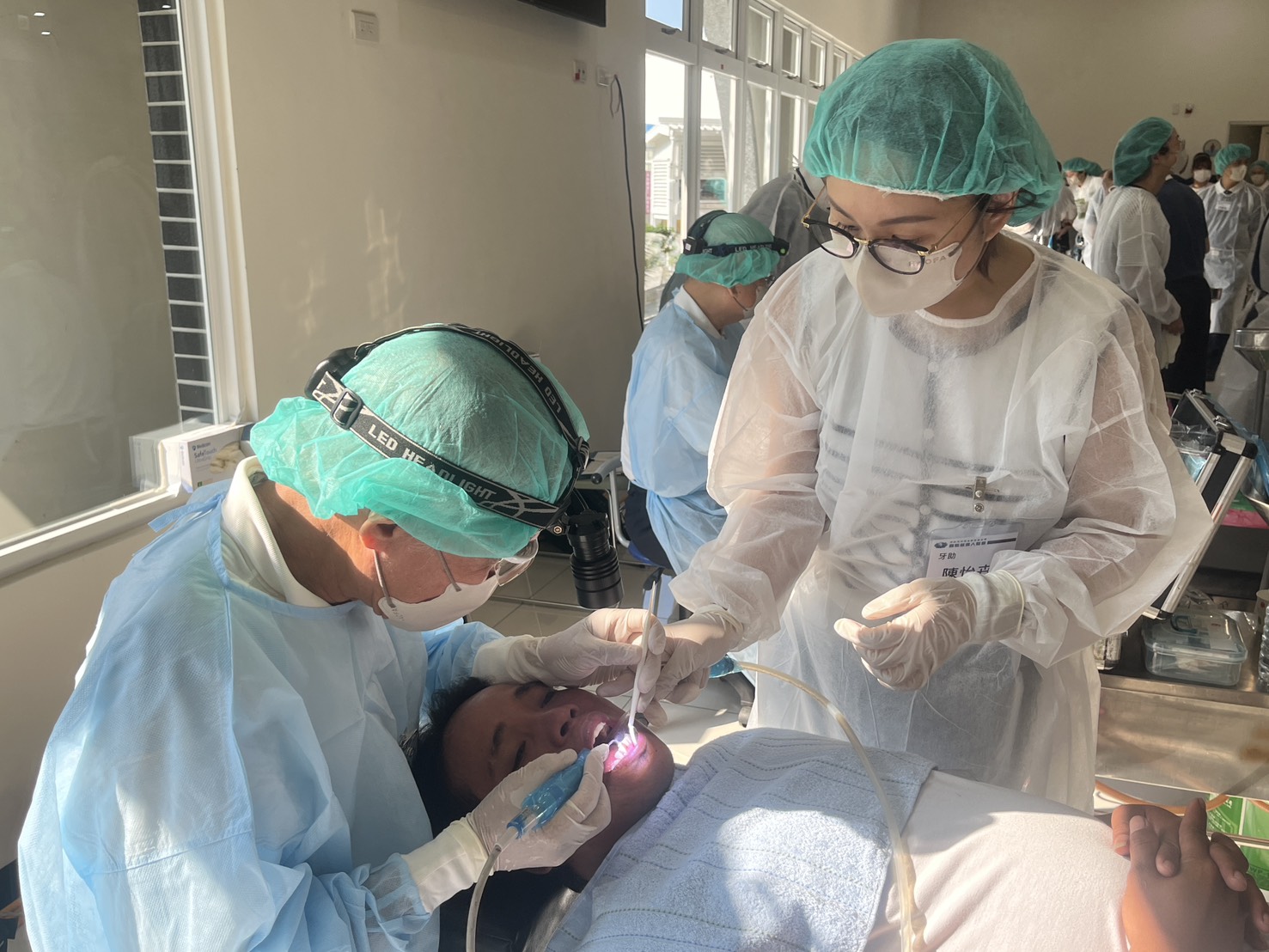 移民署攜漁業署、慈濟前鎮漁港舉辦義診義剪