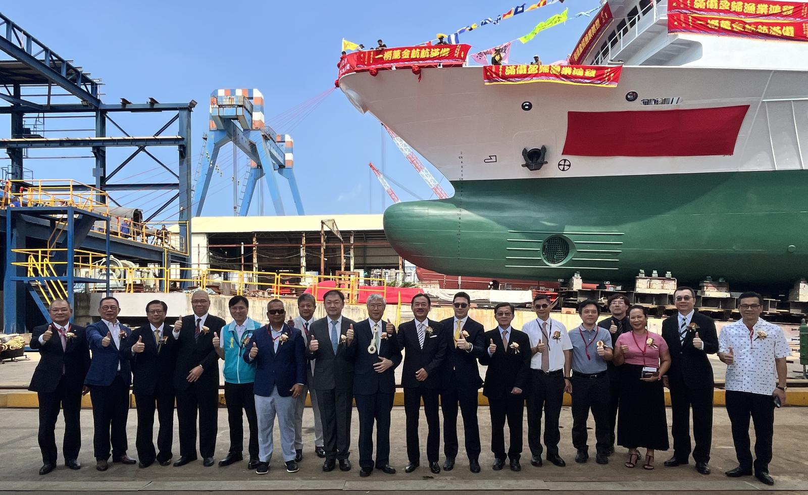 新造圍網漁船進水典禮