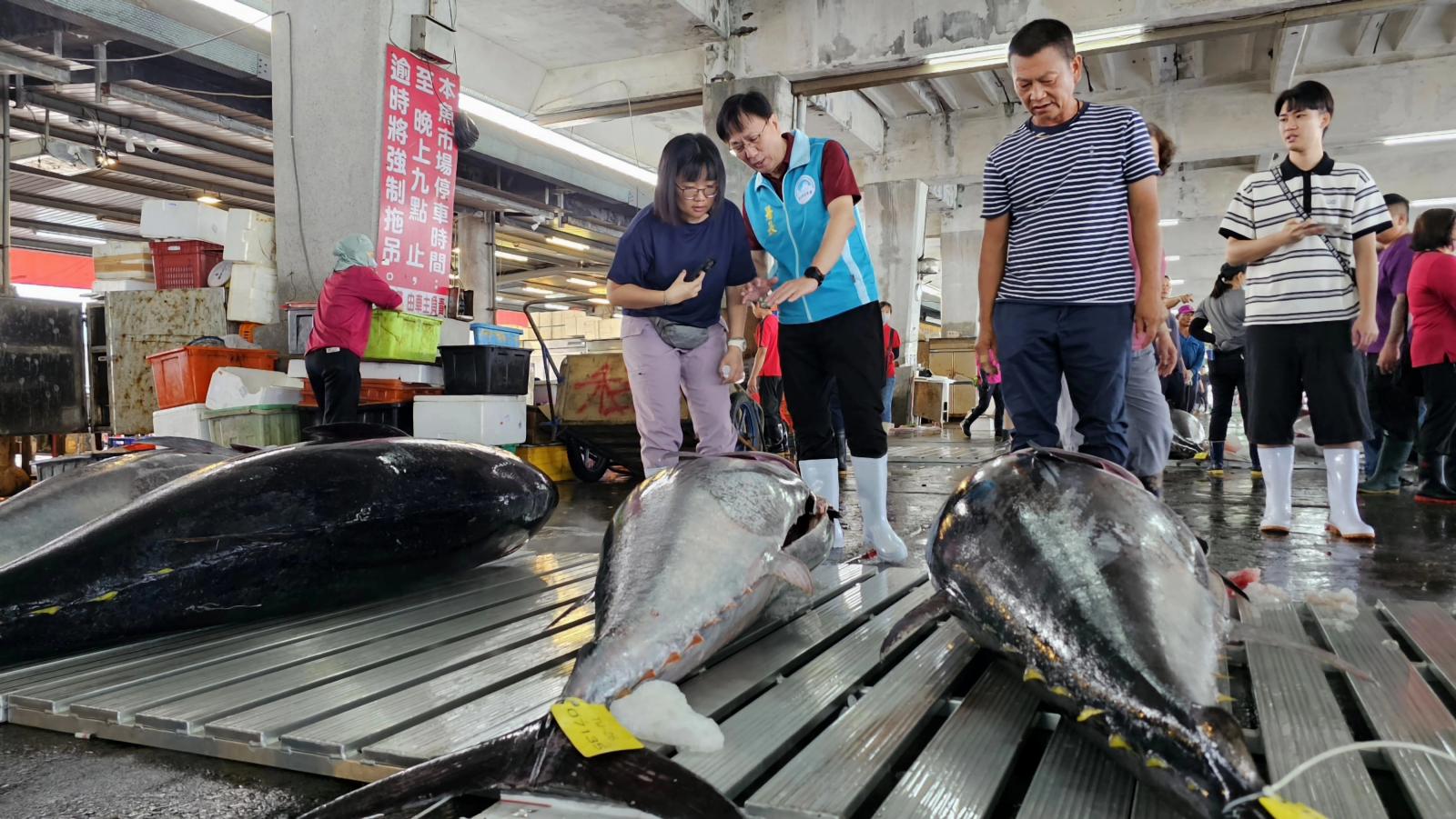 漁業署長赴東港關心市場交易